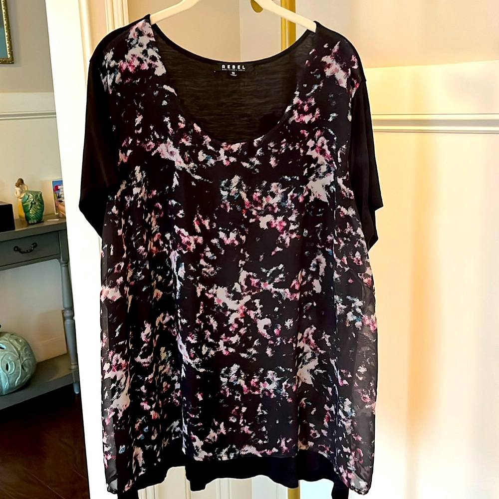 EUC REBEL Rebel Wilson X Angels black abstract floral top size 1X
